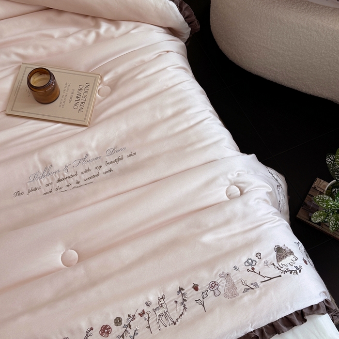 91家纺网 家纺一手货源 找家纺 汇庭 2025新款绿野仙踪春秋系列冬被 淡粉