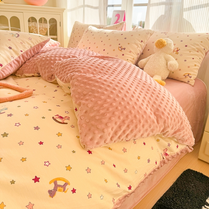 91家纺网 家纺一手货源 找家纺 千朵 2025新款全棉加豆豆绒四件套 星星木马