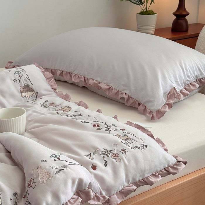 91家纺网 家纺一手货源 找家纺 汇庭 2025新款绿野仙踪春秋系列冬被 淡紫