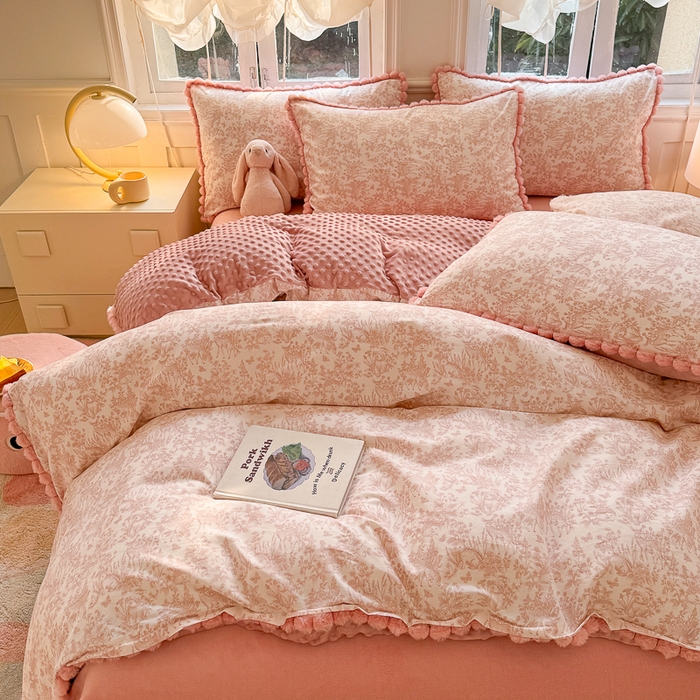 91家纺网 家纺一手货源 找家纺 千朵 2025新款棉加豆豆绒毛毛球边四件套 梦幻