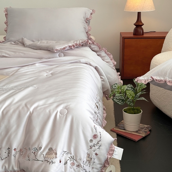 91家纺网 家纺一手货源 找家纺 汇庭 2025新款绿野仙踪春秋系列冬被 淡紫