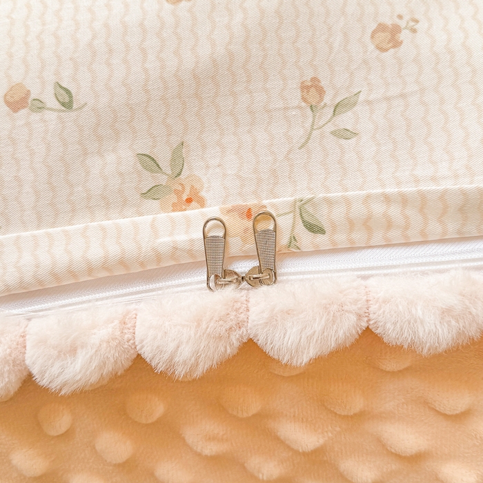 91家纺网 家纺一手货源 找家纺 千朵 2025新款棉加豆豆绒毛毛球边四件套 优诺米