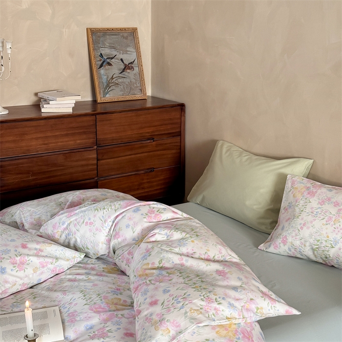 91家纺网 家纺一手货源 找家纺 窝米 2025春季新品全棉13370系列全棉治愈风花卉系列四件套 花丛