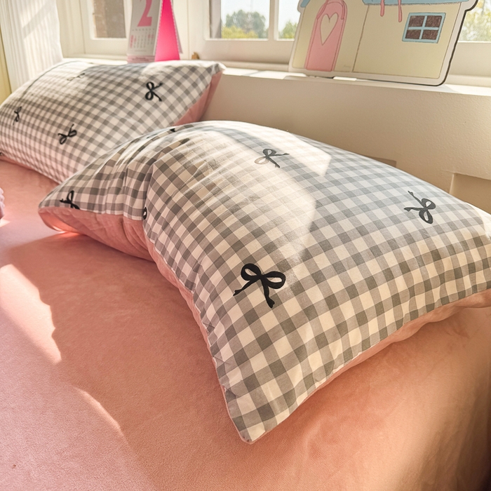 91家纺网 家纺一手货源 找家纺 千朵 2025新款全棉加豆豆绒四件套 灰色蝴蝶结