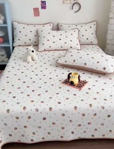 91家纺网 家纺一手货源 找家纺 茉夕家纺 2025新款跑量款双面纯棉印花水洗床盖 浪漫甜心