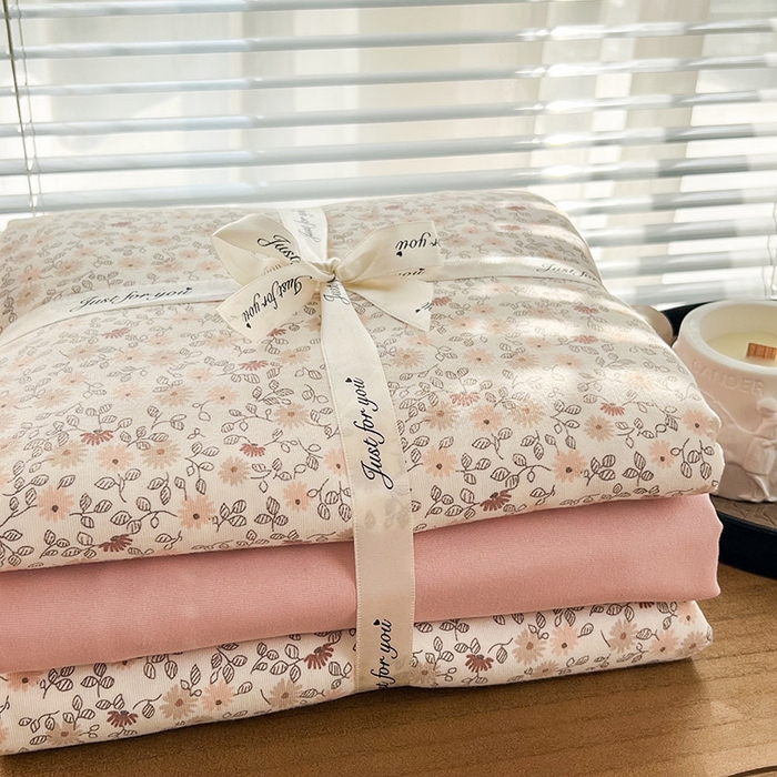 91家纺网 家纺一手货源 找家纺 暖芯优选 2025新款加厚针织棉双层纱四件套小碎花被套床单床笠款学生三件套新款直播热款-叠拍图-系列二 蜜语花开