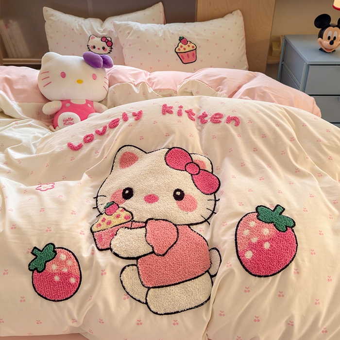 91家纺网 家纺一手货源 找家纺 罗亿家纺 2025新款糯糯棉(110克）大版卡通毛巾绣四件套（提供买家绣） kt-莓烦恼