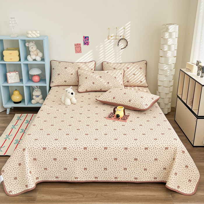 91家纺网 家纺一手货源 找家纺 茉夕家纺 2025新款跑量款双面纯棉印花水洗床盖 豹纹小熊