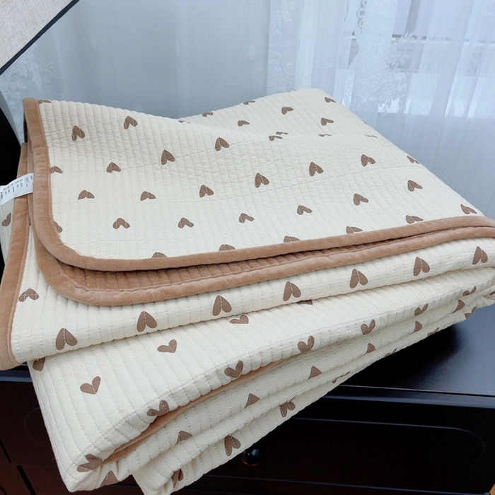 91家纺网 家纺一手货源 找家纺 暖居 2025新款砂洗棉加绒床盖三件套双面两用棉加绒-叠拍图 细微