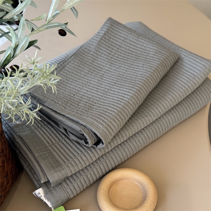 91家纺网 家纺一手货源 找家纺 汇庭 2025新款赫本系列床盖三件套-实拍 芳华青