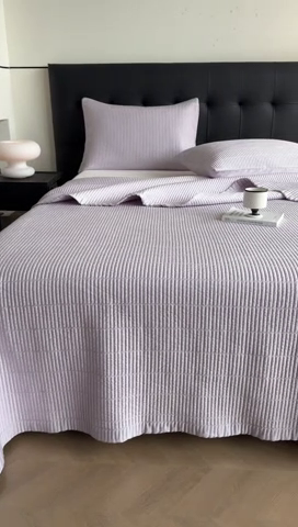 91家纺网 家纺一手货源 找家纺 汇庭 2025新款赫本系列床盖三件套-棚拍 柔和紫