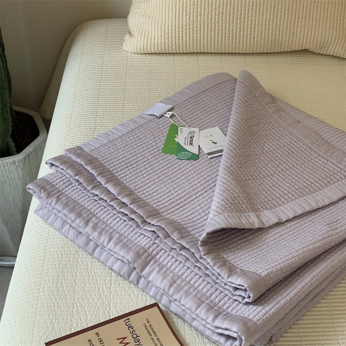 91家纺网 家纺一手货源 找家纺 汇庭 2025新款赫本系列床盖三件套-实拍 柔和紫