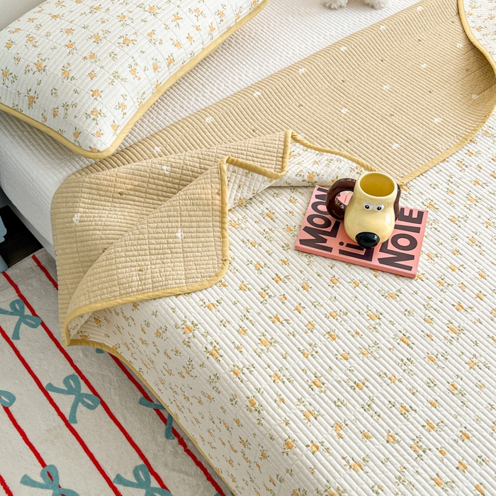 91家纺网 家纺一手货源 找家纺 茉夕家纺 2025新款跑量款双面纯棉印花水洗床盖 故事小黄花