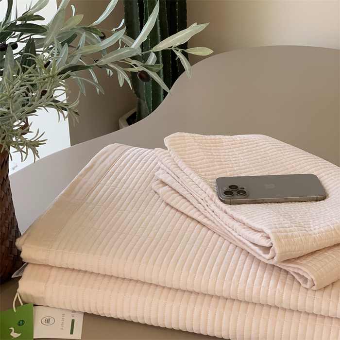 91家纺网 家纺一手货源 找家纺 汇庭 2025新款赫本系列床盖三件套-实拍 奶茶色