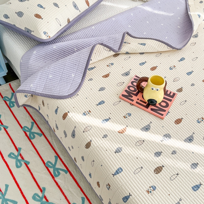 91家纺网 家纺一手货源 找家纺 茉夕家纺 2025新款跑量款双面纯棉印花水洗床盖 简鱼