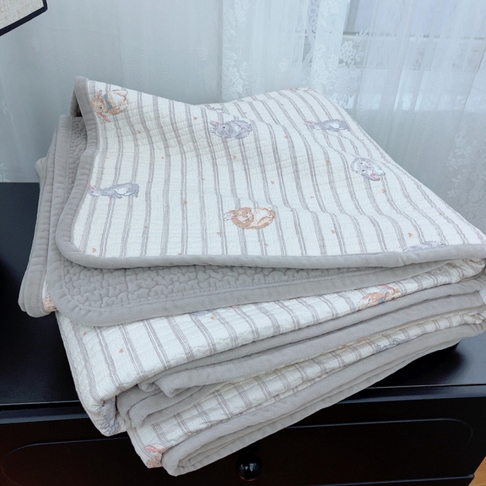 91家纺网 家纺一手货源 找家纺 暖居 2025新款砂洗棉加绒床盖三件套双面两用棉加绒-叠拍图 青春兔