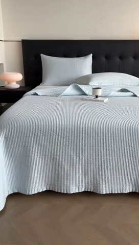 91家纺网 家纺一手货源 找家纺 汇庭 2025新款赫本系列床盖三件套-棚拍 微风兰