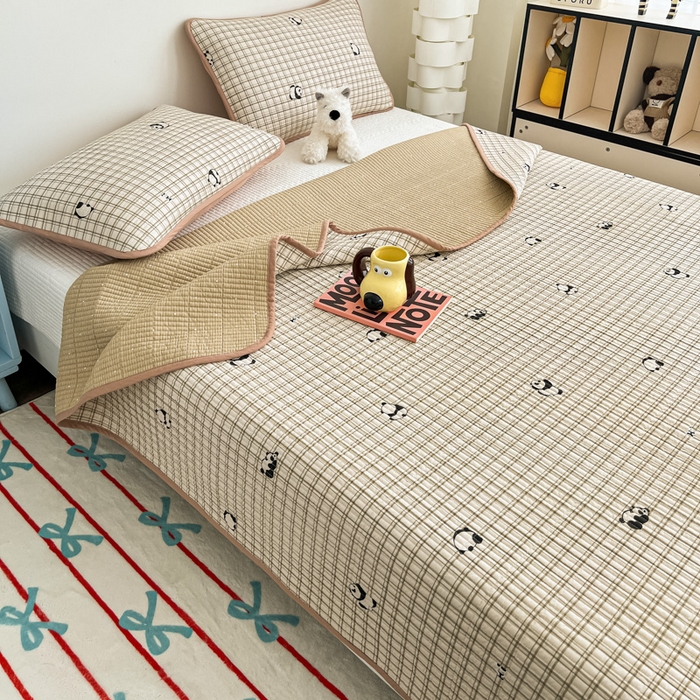 91家纺网 家纺一手货源 找家纺 茉夕家纺 2025新款跑量款双面纯棉印花水洗床盖 调皮熊猫