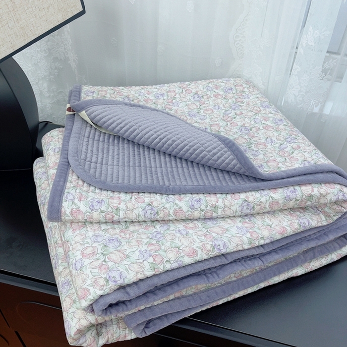 91家纺网 家纺一手货源 找家纺 暖居 2025新款砂洗棉加绒床盖三件套双面两用棉加绒-叠拍图 紫藤