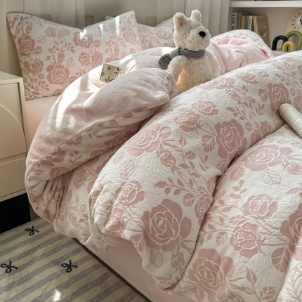 91家纺网 家纺一手货源 找家纺 （买家秀 爆款不断货）A类母婴级花卉牛奶绒雕花四件套珊瑚绒小香风牛奶绒四件套雪花绒四件套雕花绒四件套 玫瑰花舞-粉