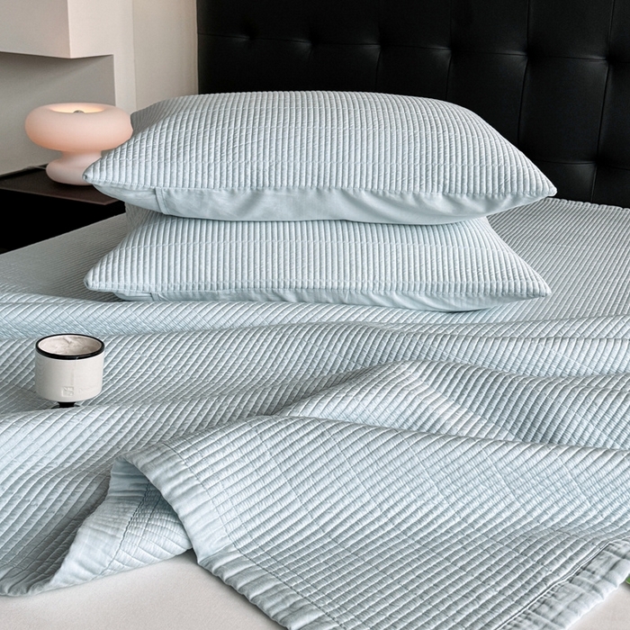 91家纺网 家纺一手货源 找家纺 汇庭 2025新款赫本系列床盖三件套-棚拍 微风兰