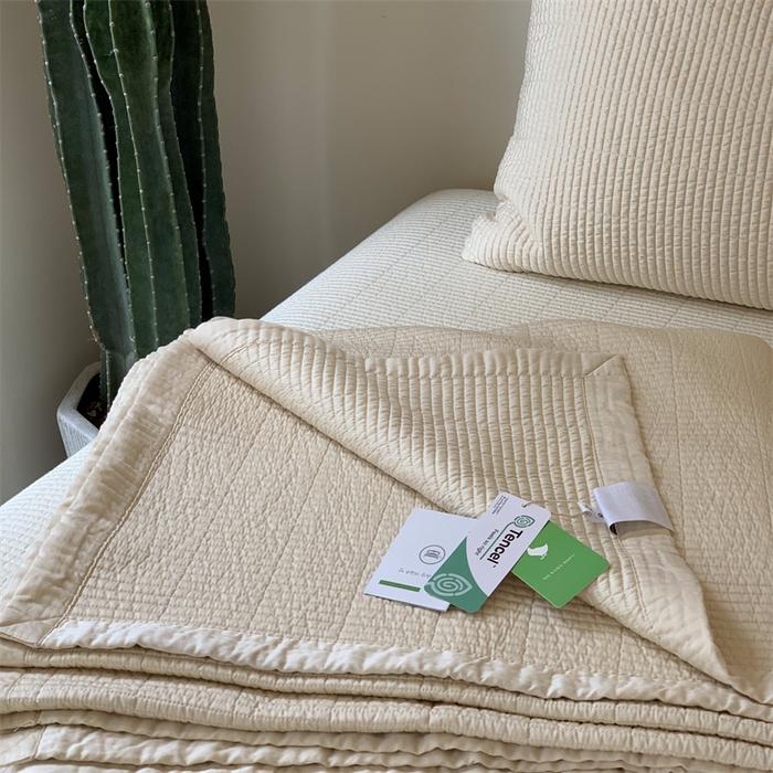 91家纺网 家纺一手货源 找家纺 汇庭 2025新款赫本系列床盖三件套-实拍 微风驼