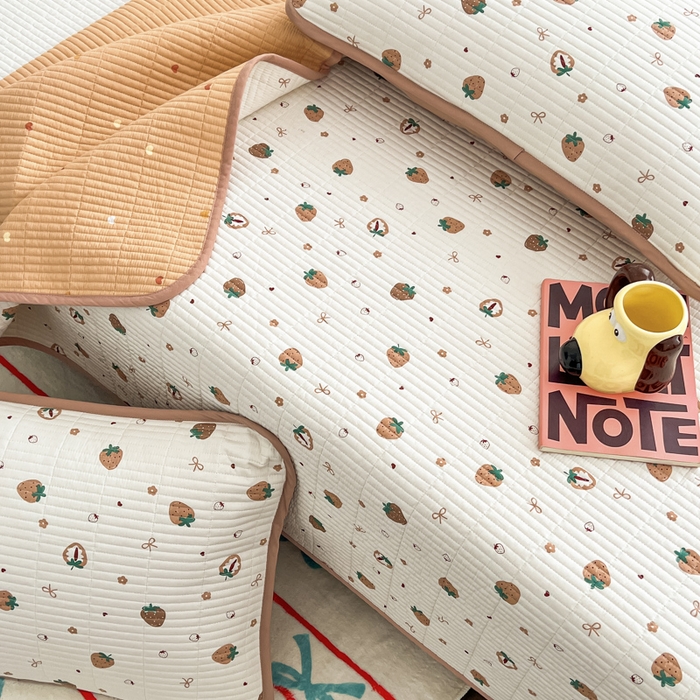 91家纺网 家纺一手货源 找家纺 茉夕家纺 2025新款跑量款双面纯棉印花水洗床盖 浪漫甜心