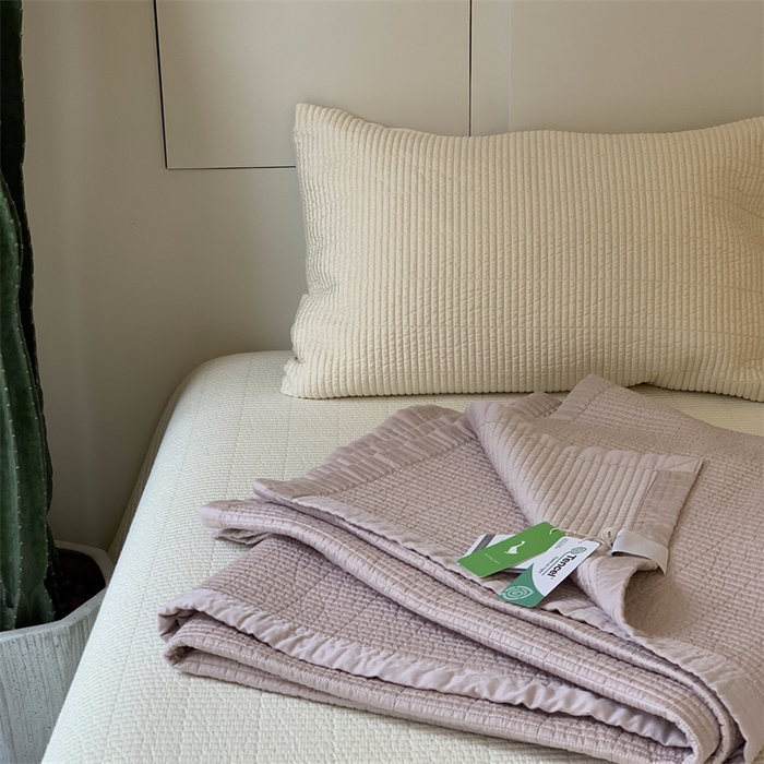 91家纺网 家纺一手货源 找家纺 汇庭 2025新款赫本系列床盖三件套-实拍 柔和粉