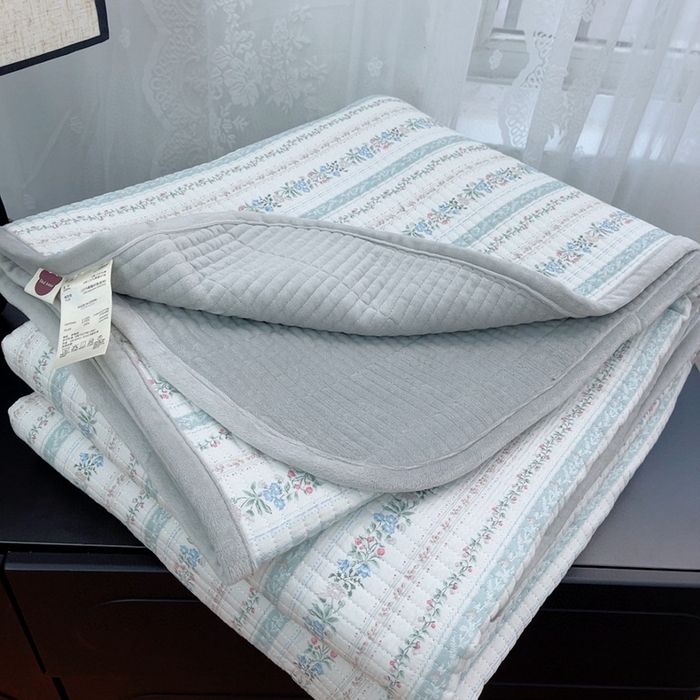 91家纺网 家纺一手货源 找家纺 暖居 2025新款砂洗棉加绒床盖三件套双面两用棉加绒-叠拍图 克莱因蓝