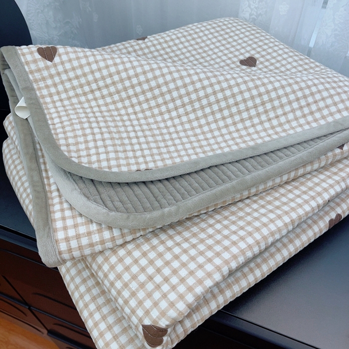 91家纺网 家纺一手货源 找家纺 暖居 2025新款砂洗棉加绒床盖三件套双面两用棉加绒-叠拍图 星灿