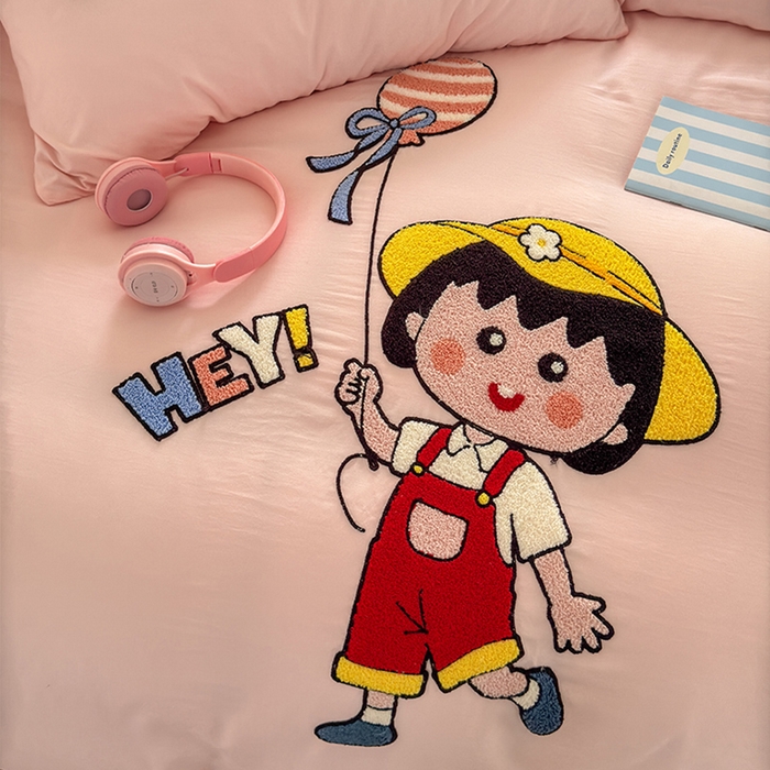 91家纺网 家纺一手货源 找家纺 罗亿家纺 2025新款糯糯棉(110克）大版卡通毛巾绣四件套（提供买家绣） 小丸子去郊游