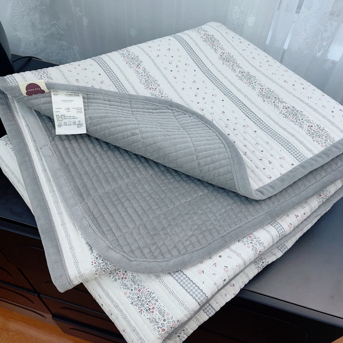 91家纺网 家纺一手货源 找家纺 暖居 2025新款砂洗棉加绒床盖三件套双面两用棉加绒-叠拍图 灰宵