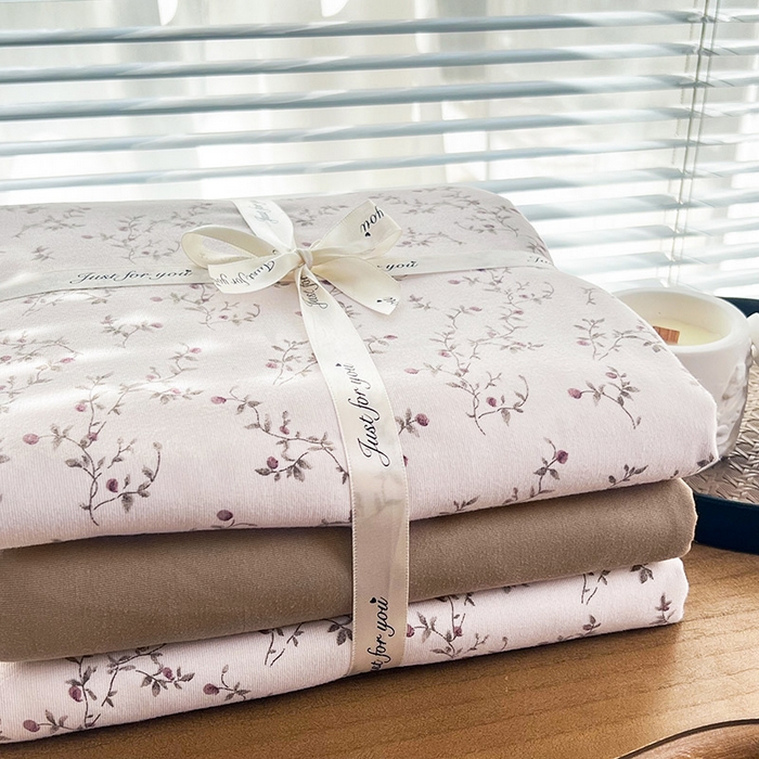 91家纺网 家纺一手货源 找家纺 暖芯优选 2025新款加厚针织棉双层纱四件套小碎花被套床单床笠款学生三件套新款直播热款-叠拍图-系列二 阡陌小溪