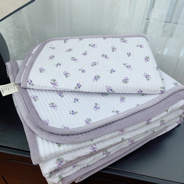 91家纺网 家纺一手货源 找家纺 暖居 2025新款砂洗棉加绒床盖三件套双面两用棉加绒-叠拍图 葡萄精灵