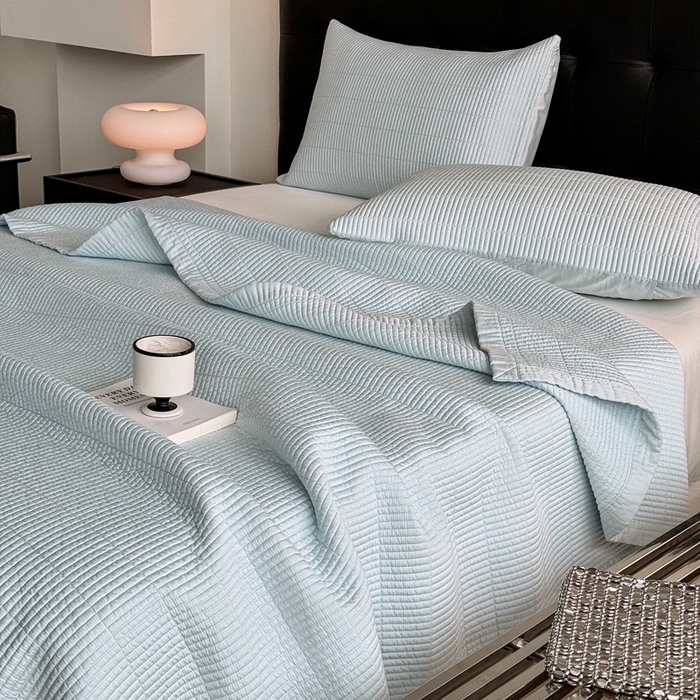 91家纺网 家纺一手货源 找家纺 汇庭 2025新款赫本系列床盖三件套-棚拍 微风兰