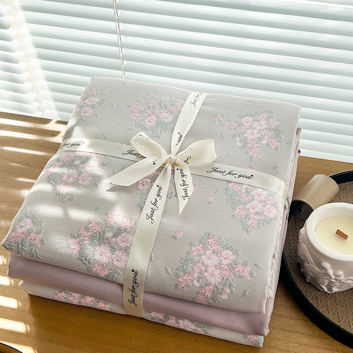 91家纺网 家纺一手货源 找家纺 暖芯优选 2025新款加厚针织棉双层纱四件套小碎花被套床单床笠款学生三件套新款直播热款-叠拍图-系列二 夕拾