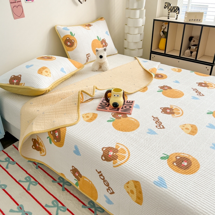 91家纺网 家纺一手货源 找家纺 茉夕家纺 2025新款跑量款双面纯棉印花水洗床盖 橙子小熊