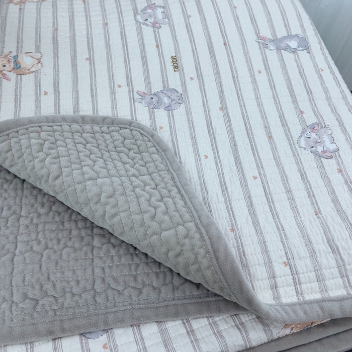 91家纺网 家纺一手货源 找家纺 暖居 2025新款砂洗棉加绒床盖三件套双面两用棉加绒-叠拍图 青春兔