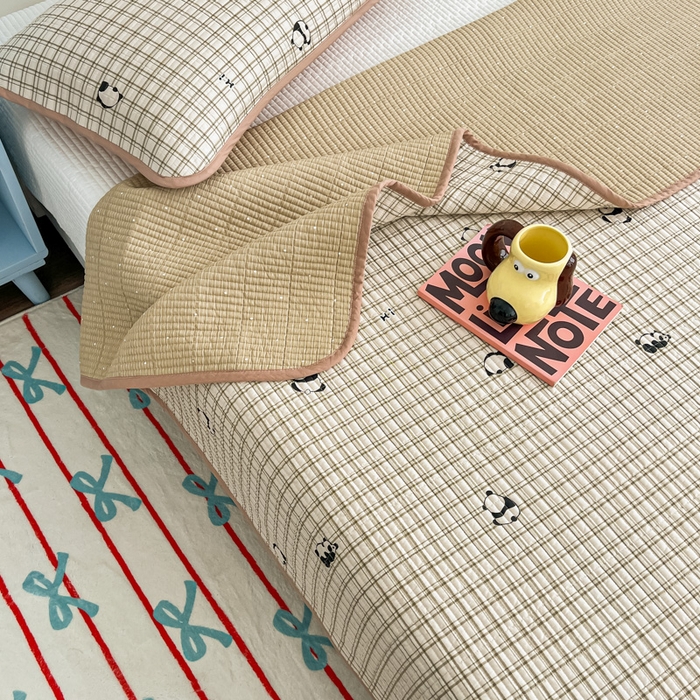 91家纺网 家纺一手货源 找家纺 茉夕家纺 2025新款跑量款双面纯棉印花水洗床盖 调皮熊猫