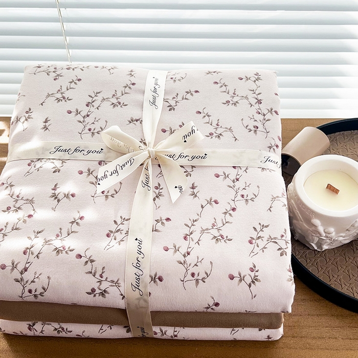 91家纺网 家纺一手货源 找家纺 暖芯优选 2025新款加厚针织棉双层纱四件套小碎花被套床单床笠款学生三件套新款直播热款-叠拍图-系列二 阡陌小溪