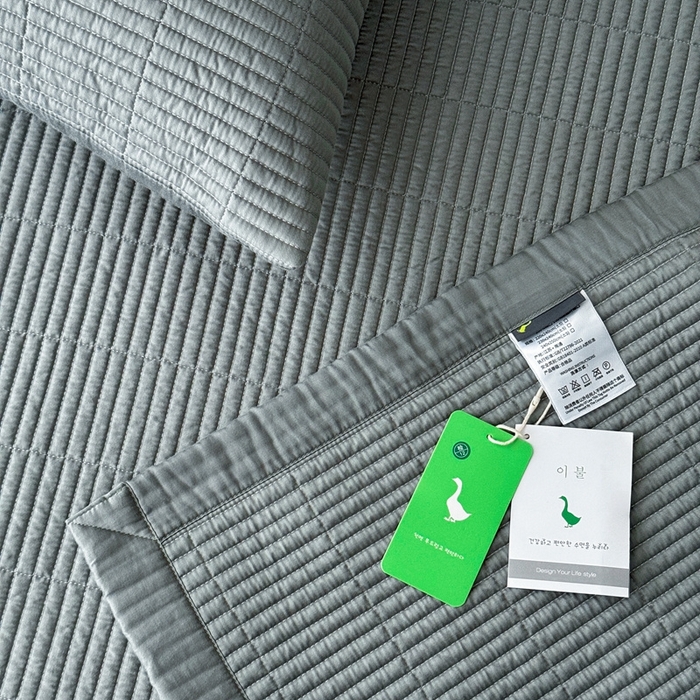 91家纺网 家纺一手货源 找家纺 汇庭 2025新款赫本系列床盖三件套-棚拍 芳华青