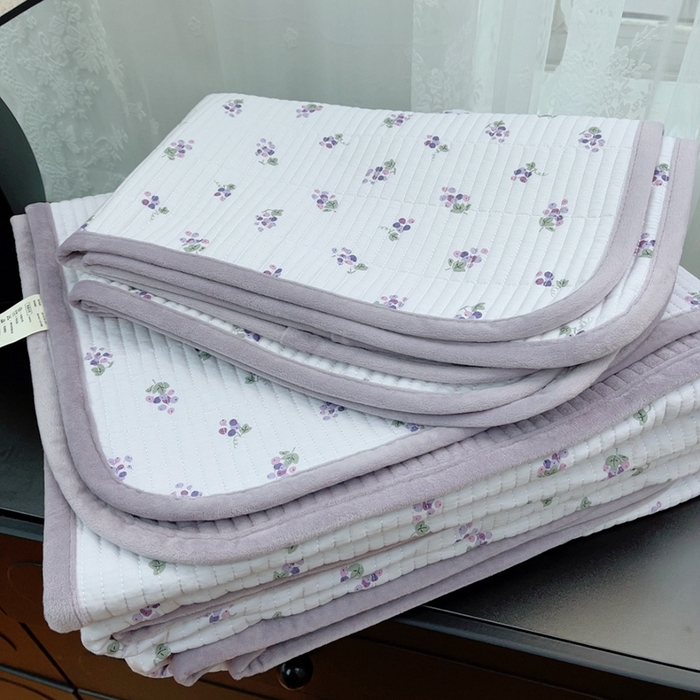 91家纺网 家纺一手货源 找家纺 暖居 2025新款砂洗棉加绒床盖三件套双面两用棉加绒-叠拍图 葡萄精灵