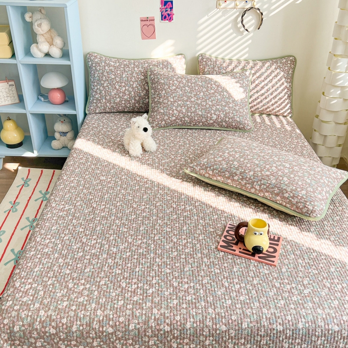 91家纺网 家纺一手货源 找家纺 茉夕家纺 2025新款跑量款双面纯棉印花水洗床盖 银杉之梦咖