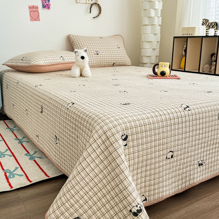 91家纺网 家纺一手货源 找家纺 茉夕家纺 2025新款跑量款双面纯棉印花水洗床盖 调皮熊猫