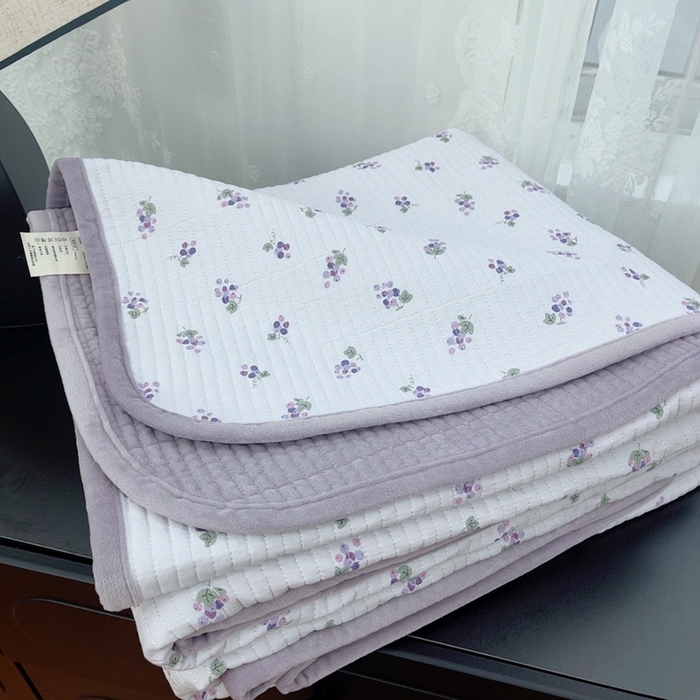 91家纺网 家纺一手货源 找家纺 暖居 2025新款砂洗棉加绒床盖三件套双面两用棉加绒-叠拍图 葡萄精灵