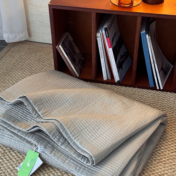 91家纺网 家纺一手货源 找家纺 （总）汇庭 2025新款赫本系列床盖三件套-棚拍