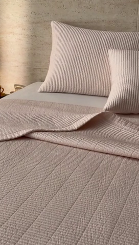 91家纺网 家纺一手货源 找家纺 汇庭 2025新款赫本系列床盖三件套-棚拍 奶茶色