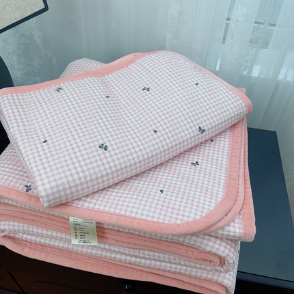 暖居 2025新款砂洗棉加绒床盖三件套双面两用棉加绒-叠拍图 点点蝴蝶结