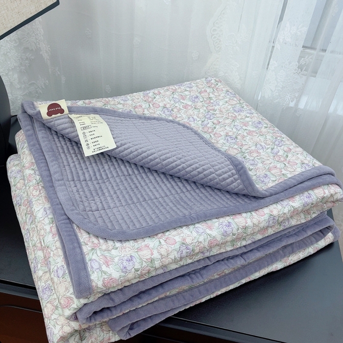 91家纺网 家纺一手货源 找家纺 暖居 2025新款砂洗棉加绒床盖三件套双面两用棉加绒-叠拍图 紫藤