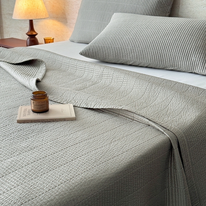 91家纺网 家纺一手货源 找家纺 （总）汇庭 2025新款赫本系列床盖三件套-棚拍